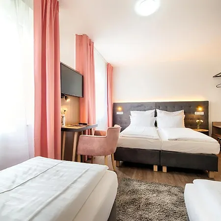 Hotell Home Hotel 3*