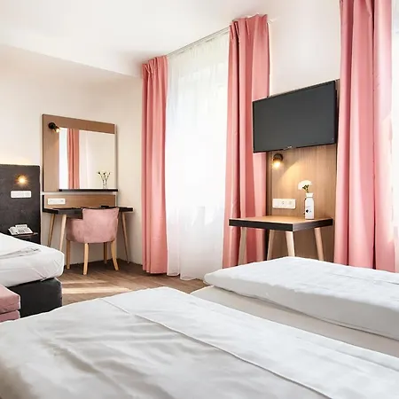Hotell Home Hotel 3*