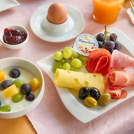 Home Hotel 3*