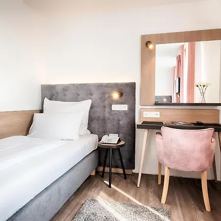 Home Hotel Отель